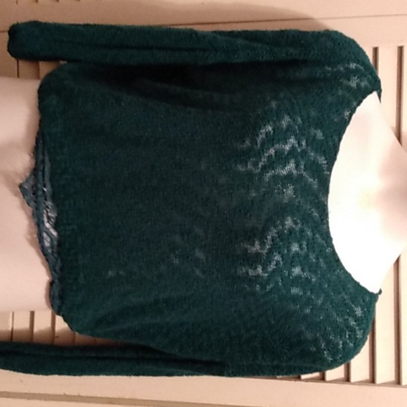 Lacey green top - Picture 1 of 2